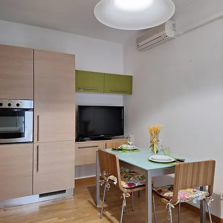 Near -300m To Station -ac Apartamento Valmadrera