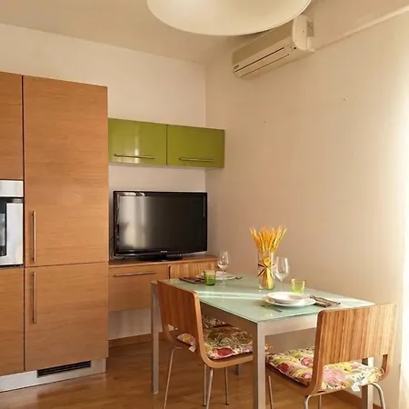 Near -300m To Station -ac Apartamento