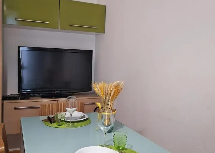 Tra E Montagna - Corte 77